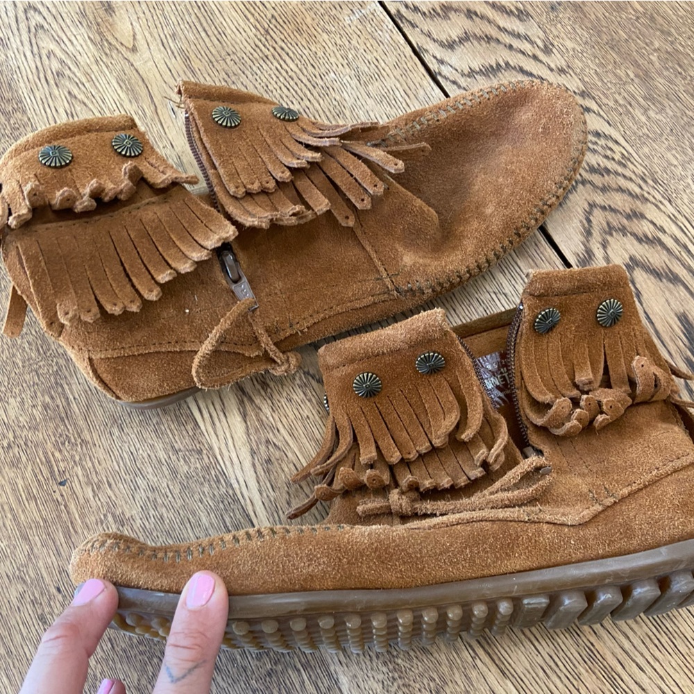 Minnetonka Double Fringe Side Zip Boot - Picture 3 of 6